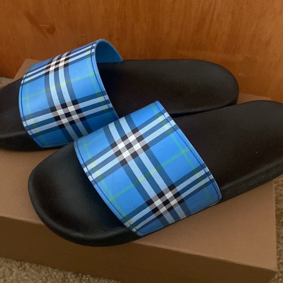 Burberry slides 100% authentic - Picture 3 of 5